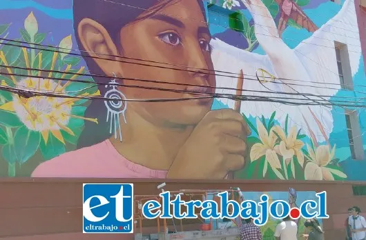 Mural inspirado en la Biomimética le da vida al frontis del Liceo de Hombres